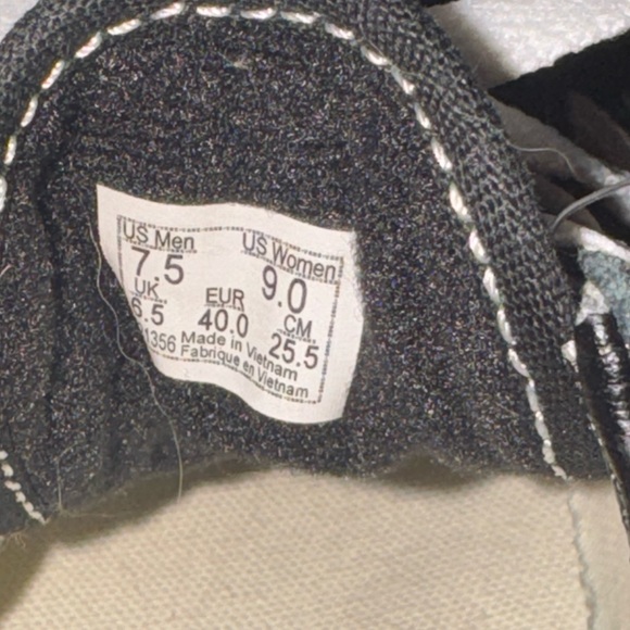 Vans - Picture 5 of 6